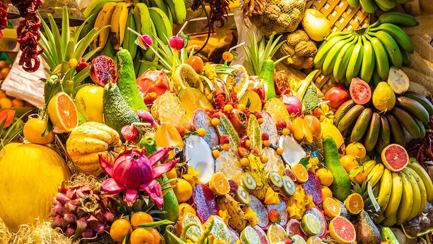 stand de fruits exotiques au marché de notre dame d'afrique tenerife