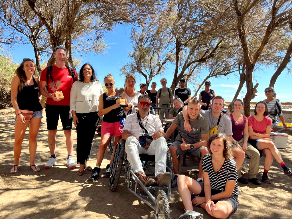 groupe de vacanciers en situation de handicap à Tenerife