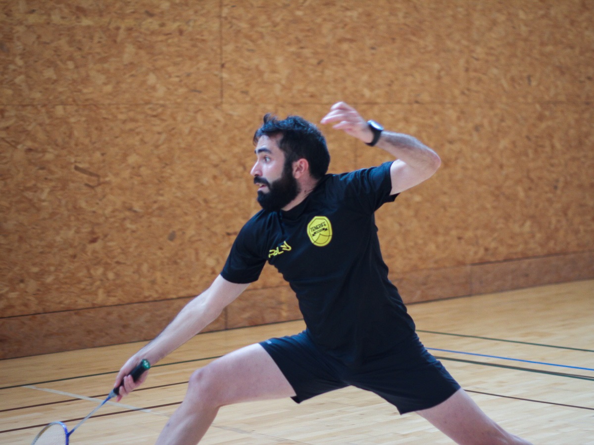 joueur de badminton de tenerife en action