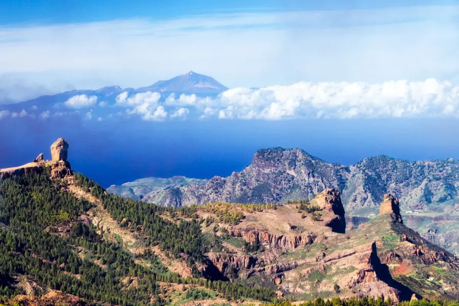 photo depuis Pico de las Nieves à Gran Canaria avec vue sur l'île et sur Tenerife